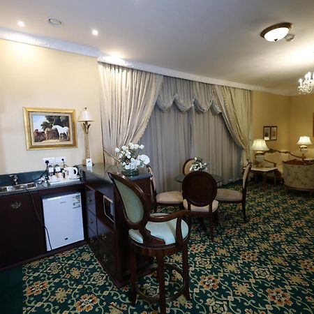 Habitat All Suites, Al Khobar Eksteriør billede A suite at the hotel