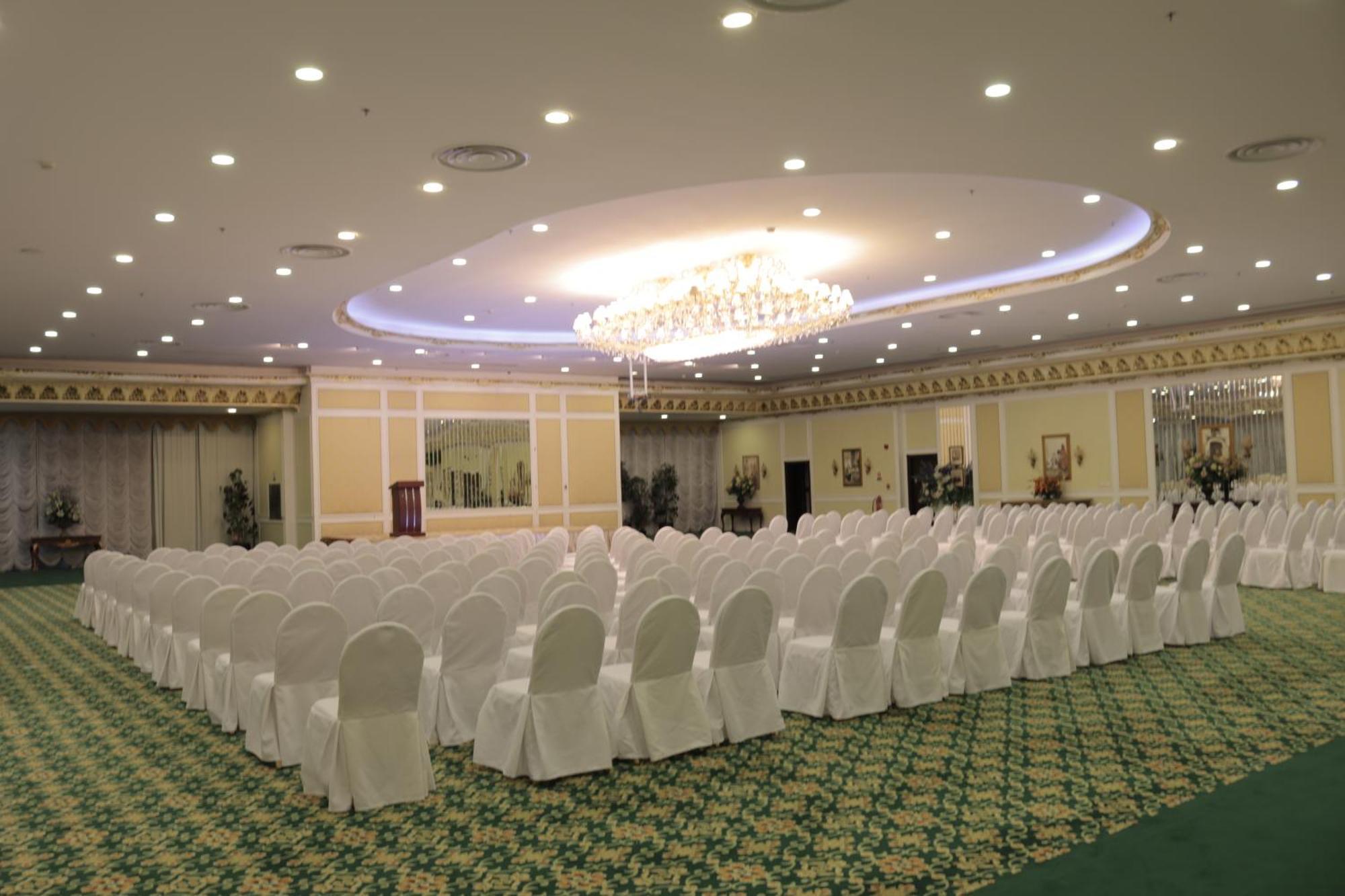 Habitat All Suites, Al Khobar Eksteriør billede The ballroom of the hotel