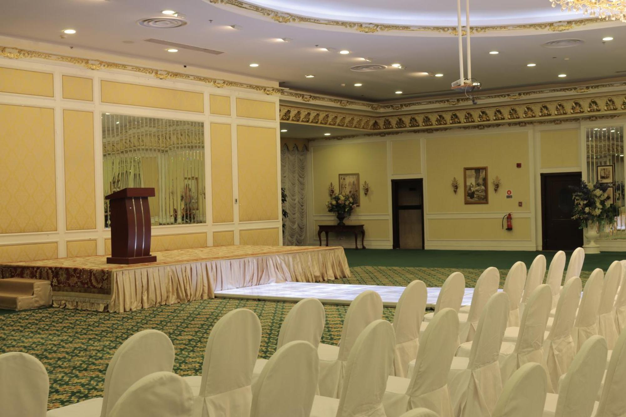 Habitat All Suites, Al Khobar Eksteriør billede The ballroom of the hotel