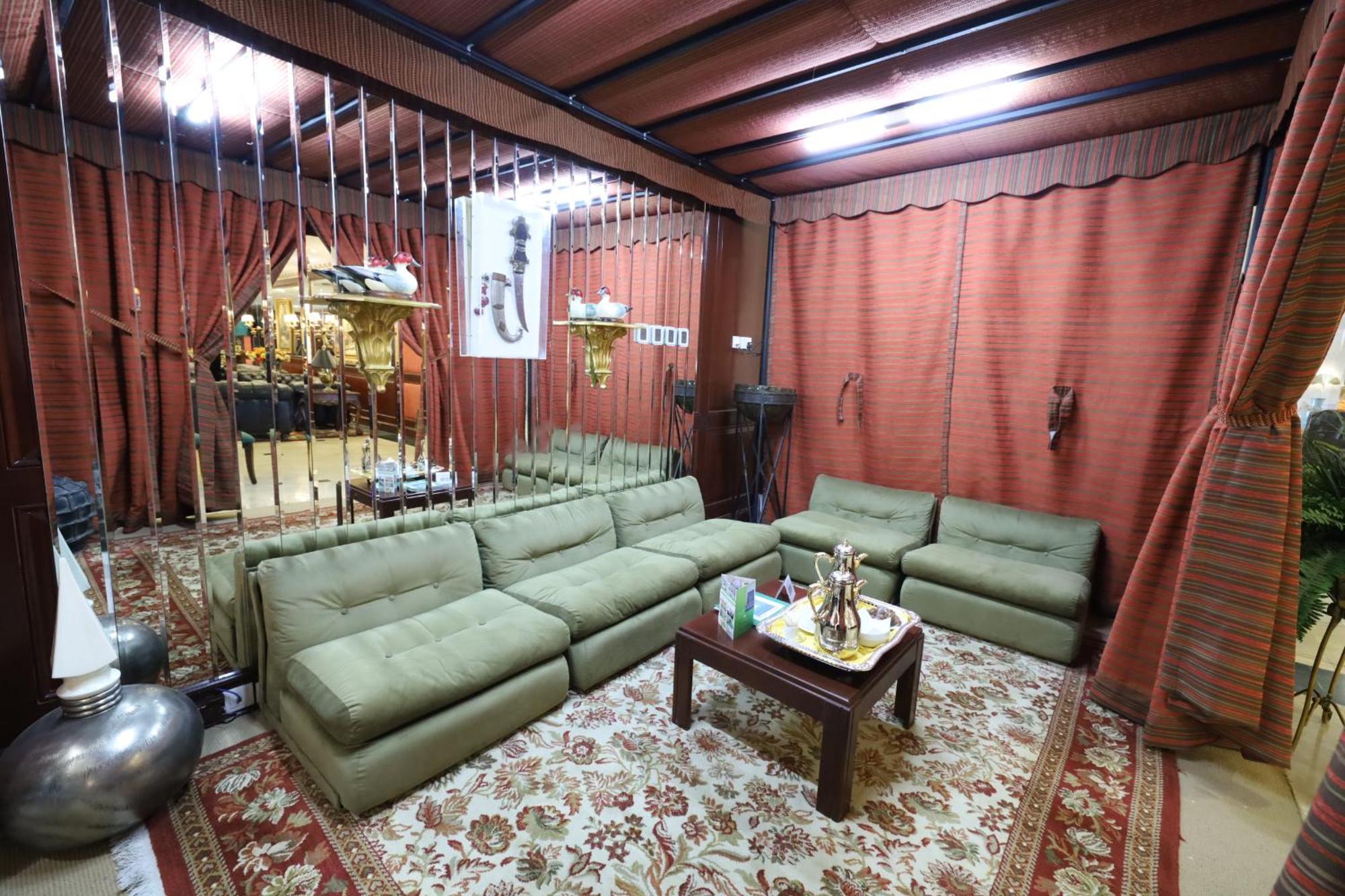 Habitat All Suites, Al Khobar Eksteriør billede A private room at a karaoke box