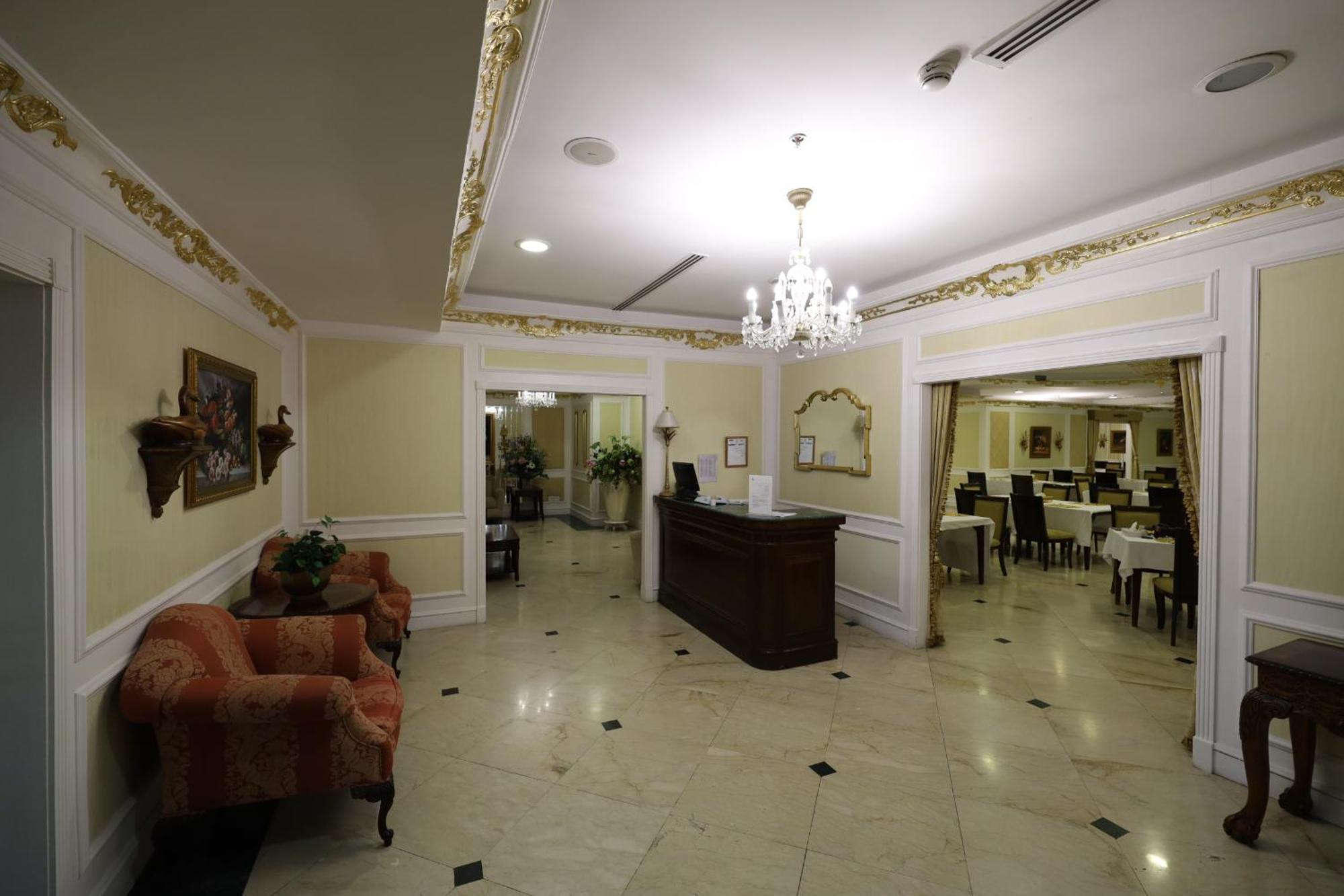 Habitat All Suites, Al Khobar Eksteriør billede The lobby of the hotel