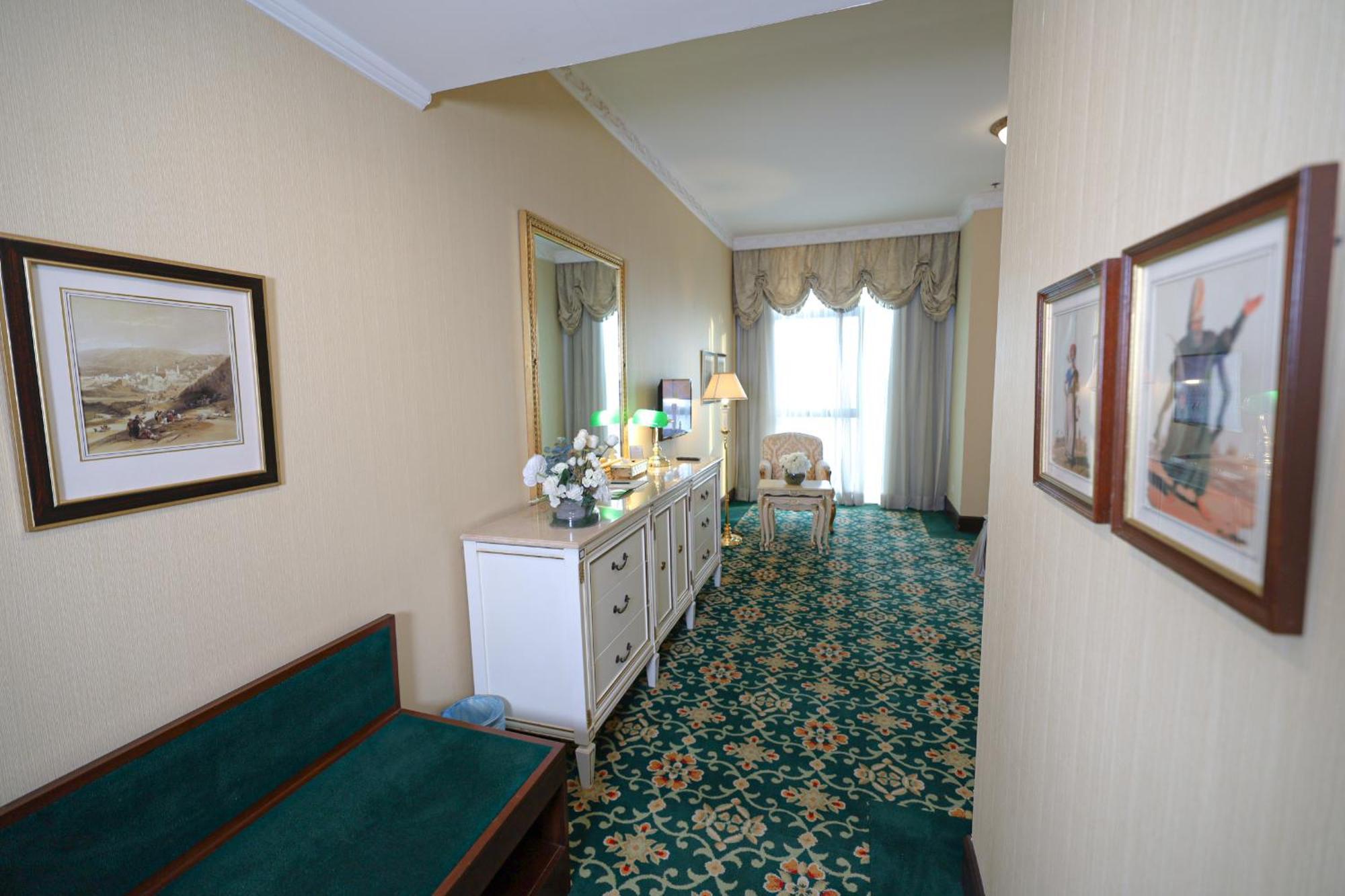 Habitat All Suites, Al Khobar Eksteriør billede Interior of the hotel