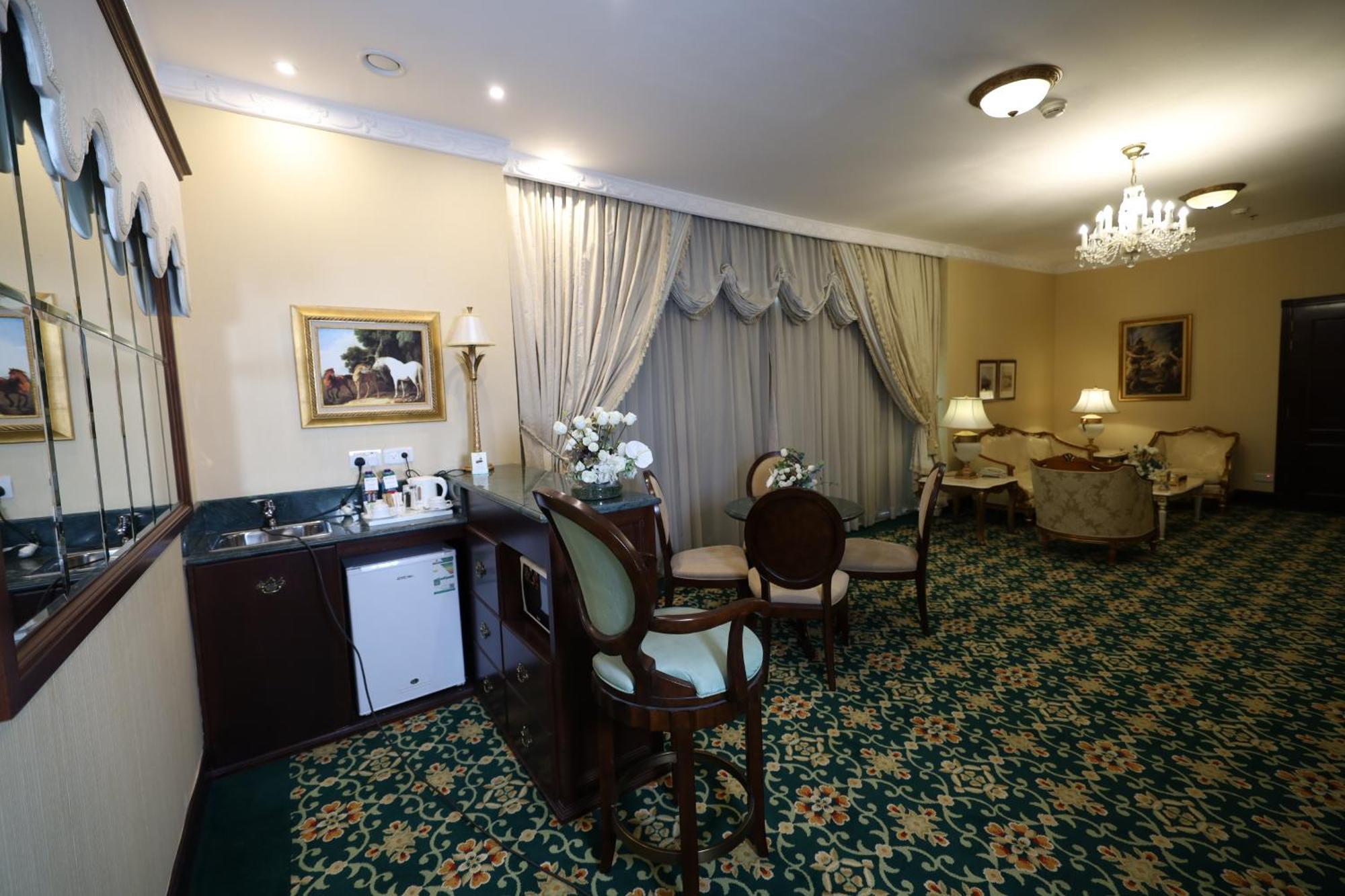 Habitat All Suites, Al Khobar Eksteriør billede A suite at the hotel
